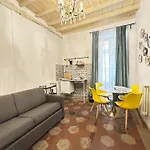 Elegant Steps From The Colosseum Apartmán *