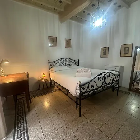 Elegant Steps From The Colosseum Апартаменты Рим