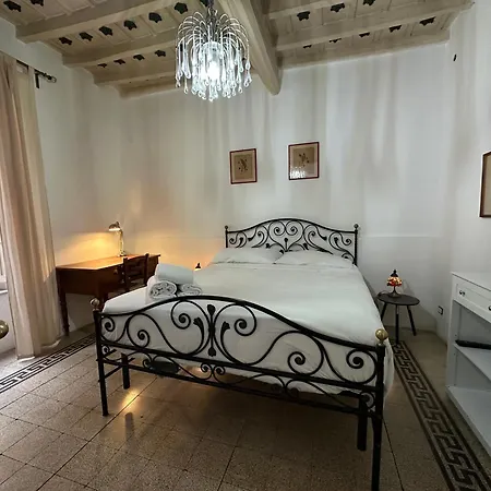 Elegant Steps From The Colosseum شقة روما